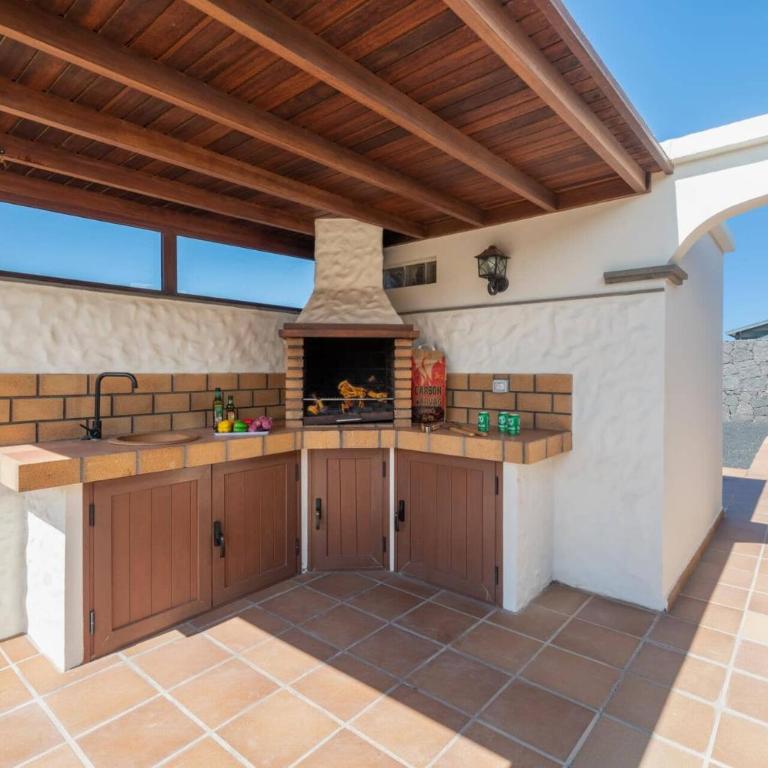 Villa Alhambra by Villa Plus - Villa - 11