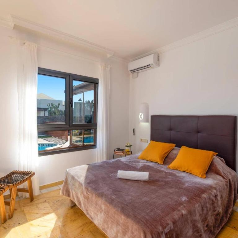 Villa Alhambra by Villa Plus - Villa - 12