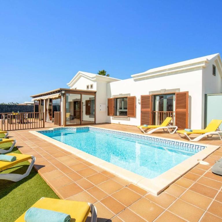 Villa Alhambra by Villa Plus - Villa - 17