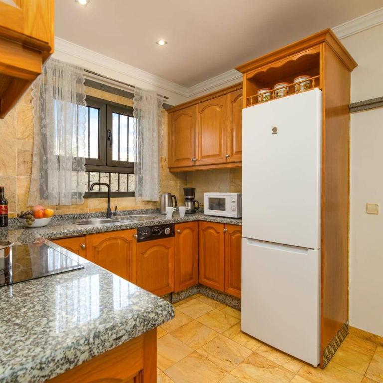 Villa Alhambra by Villa Plus - Villa - 20