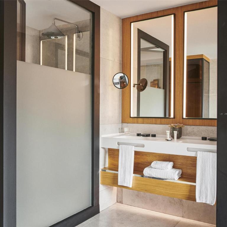 Grand Hyatt Barcelona - King Room with Extra Bed - 4