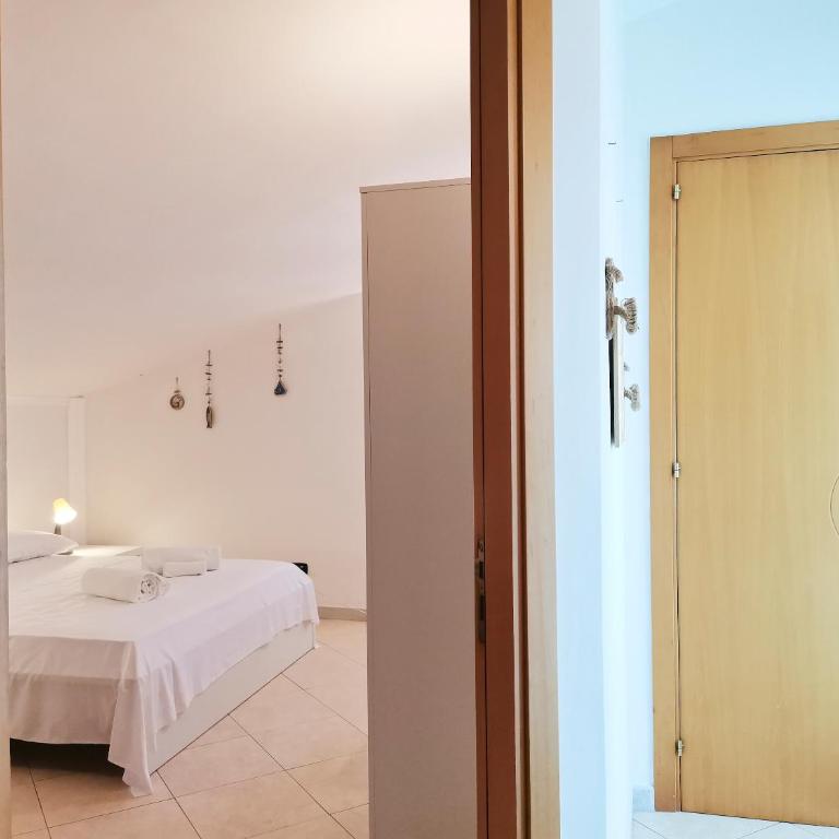 Lo Scoglio Apartment - Two-Bedroom Apartment - 33