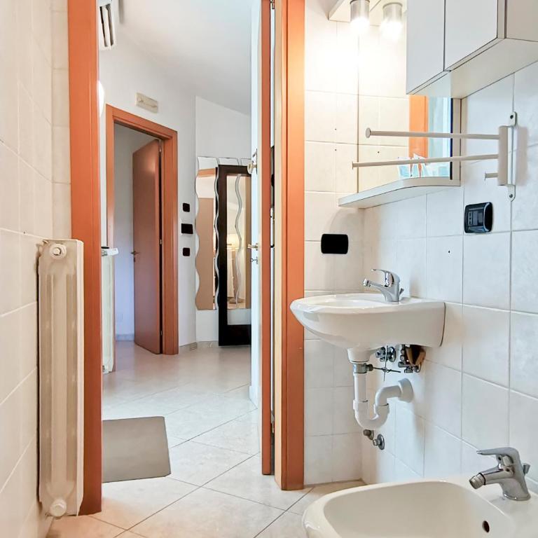 Lo Scoglio Apartment - Two-Bedroom Apartment - 25
