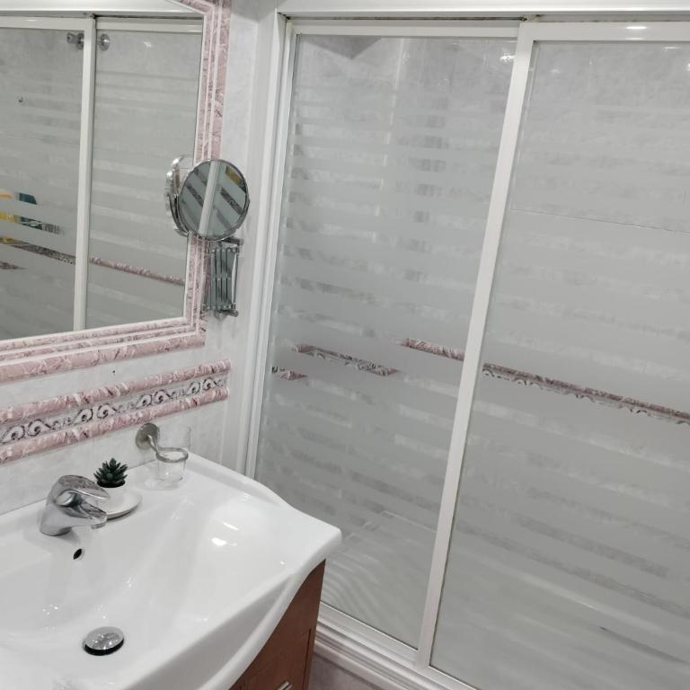 Alojamientos Gálvez Nerja Centro - Apartamento de 3 dormitorios con balcón - 19