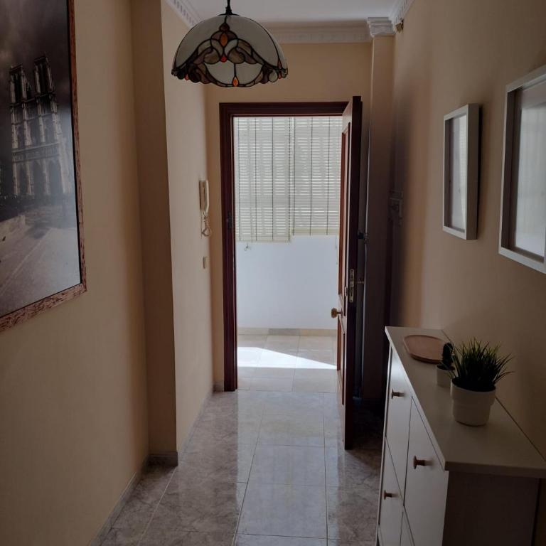 Alojamientos Gálvez Nerja Centro - Apartamento de 3 dormitorios con balcón - 4
