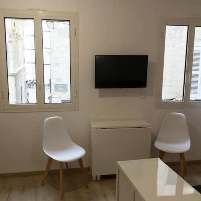 Quiet Studio For 2 Near Palais Des Papes - Studio - 1
