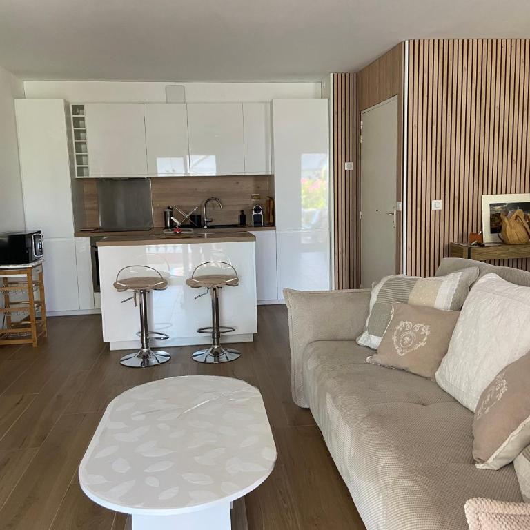 T2 Mandelieu Cannes - Résidence calme -piscine - proche commodités - Appartamento con 1 Camera da Letto - 12