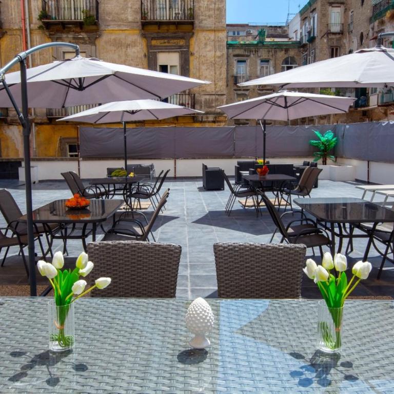 ROYAL ROOMS STATION NAPOLI - Camera Familiare con Bagno Privato - 4