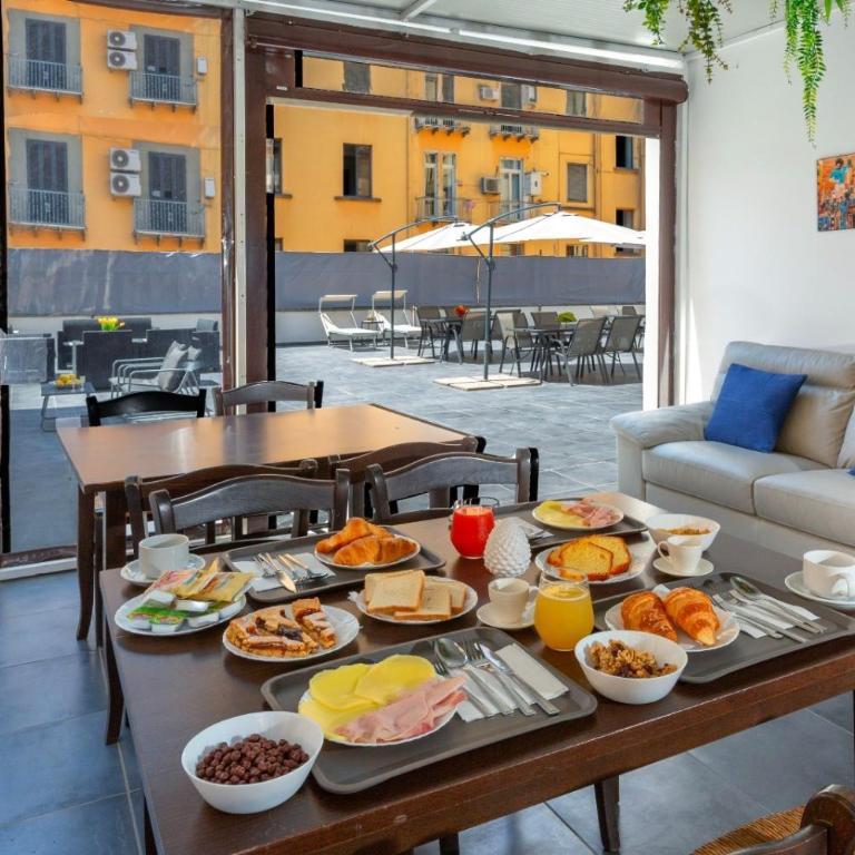 ROYAL ROOMS STATION NAPOLI - Camera Familiare con Bagno Privato - 3