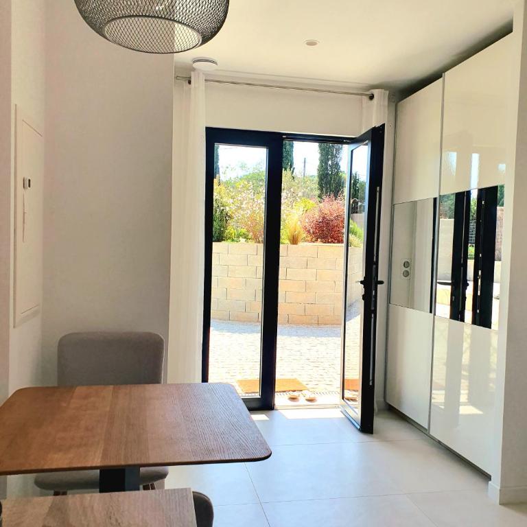 Bas de Villa d'exception - Parking securisé - Appartement 1 Chambre - 4