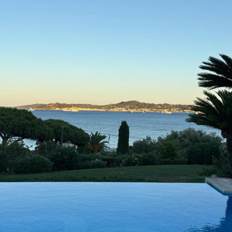 Luxury Seafront Villa with Heated Infinity Pool - Villa - 61