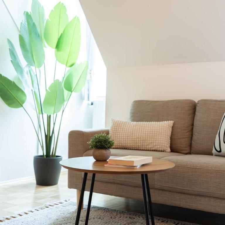 Altstadt Suite Jakominiplatz - 2BR, Lift & Free Parking by HERO HOMES Graz - Two-Bedroom Apartment - 3