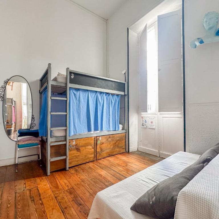 Tenerife Art Hostel - Cama en habitación compartida mixta de 4 camas - 3