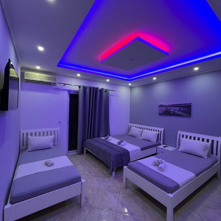 Keno & Keon - Family Room - 7