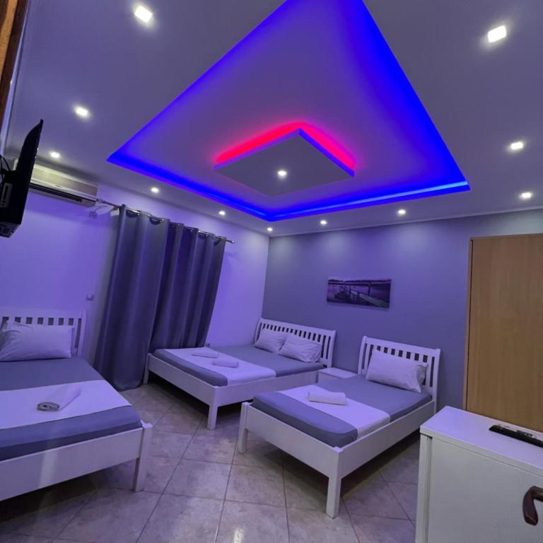 Keno & Keon - Family Room - 1