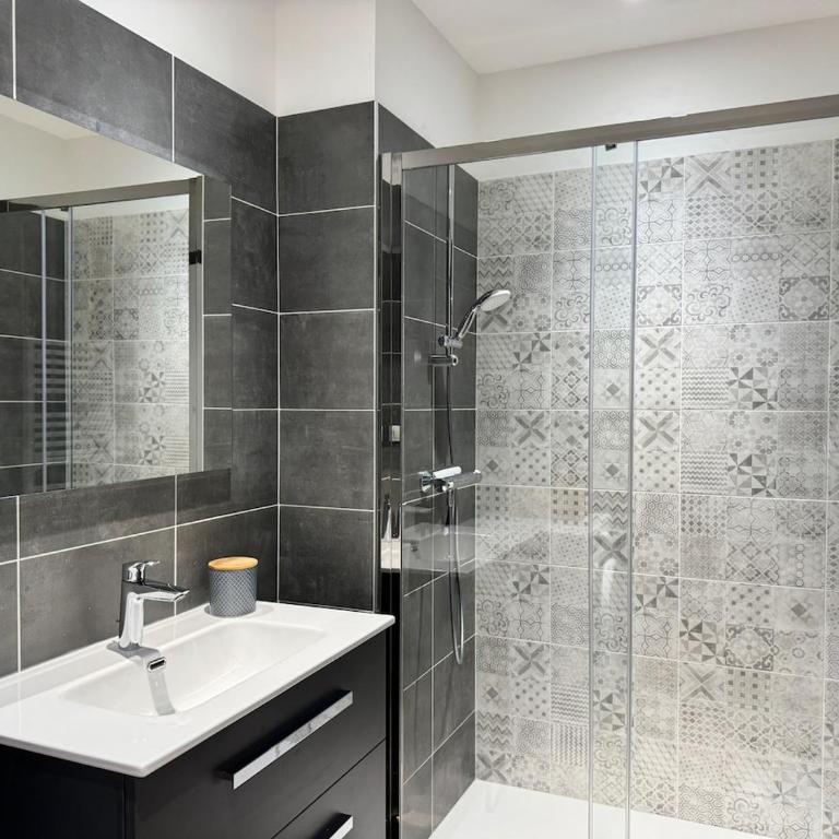 Plein centre Bel apt 3pièces de 70m2 pour 6 pers - Two-Bedroom Apartment - 5