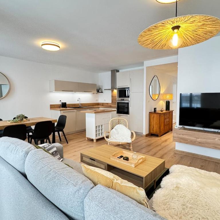 Plein centre Bel apt 3pièces de 70m2 pour 6 pers - Two-Bedroom Apartment - 11