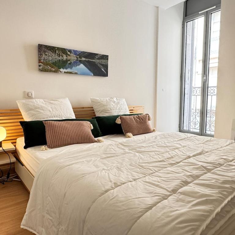 Plein centre Bel apt 3pièces de 70m2 pour 6 pers - Two-Bedroom Apartment - 12
