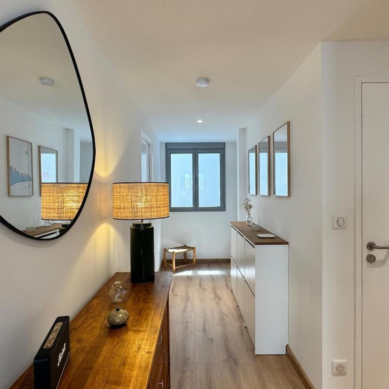 Plein centre Bel apt 3pièces de 70m2 pour 6 pers - Two-Bedroom Apartment - 24