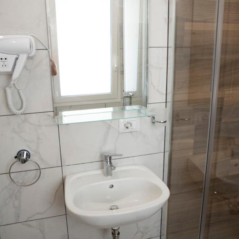Akrone Rooms City Center - Camera Matrimoniale/Doppia con Letti Singoli con Bagno Privato - 5