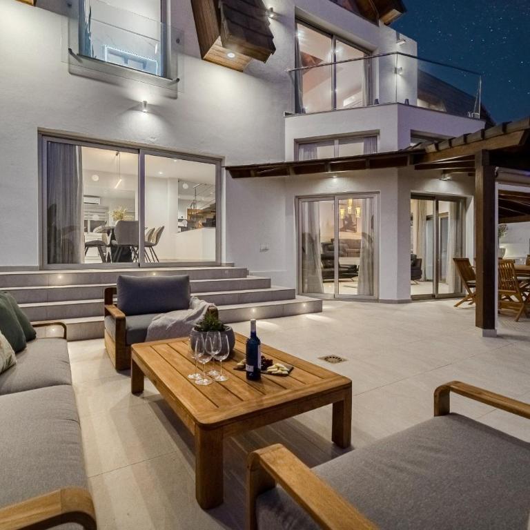 Casa Roque del Mar Private Villa with Heated Saltwater Pool, Jacuzzi & Ocean Views - Villa - 50