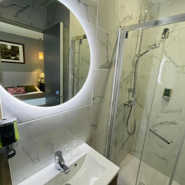 Brit Hotel Acacias - Chambre Double Standard (12 m²) - 21