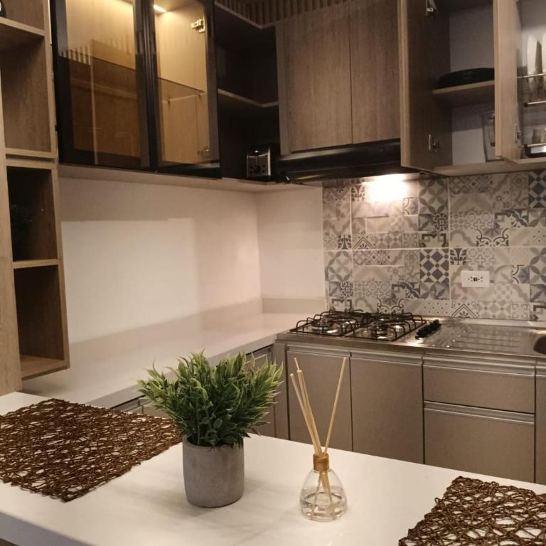 Apto amoblado con aire, piscina y parqueadero en Valledupar - Two-Bedroom Apartment - 4