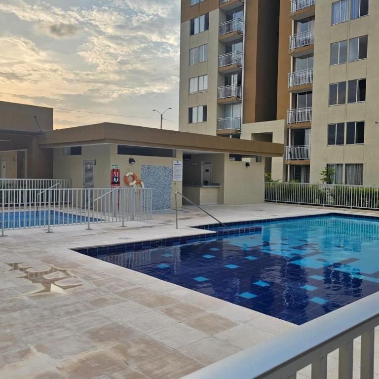 Apto amoblado con aire, piscina y parqueadero en Valledupar - Two-Bedroom Apartment - 37