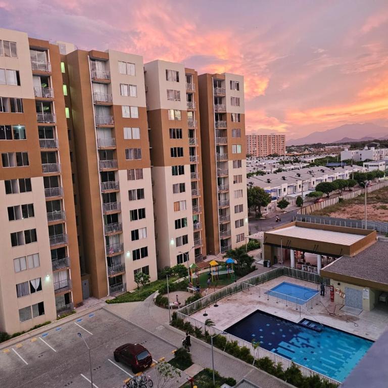 Apto amoblado con aire, piscina y parqueadero en Valledupar - Two-Bedroom Apartment - 40