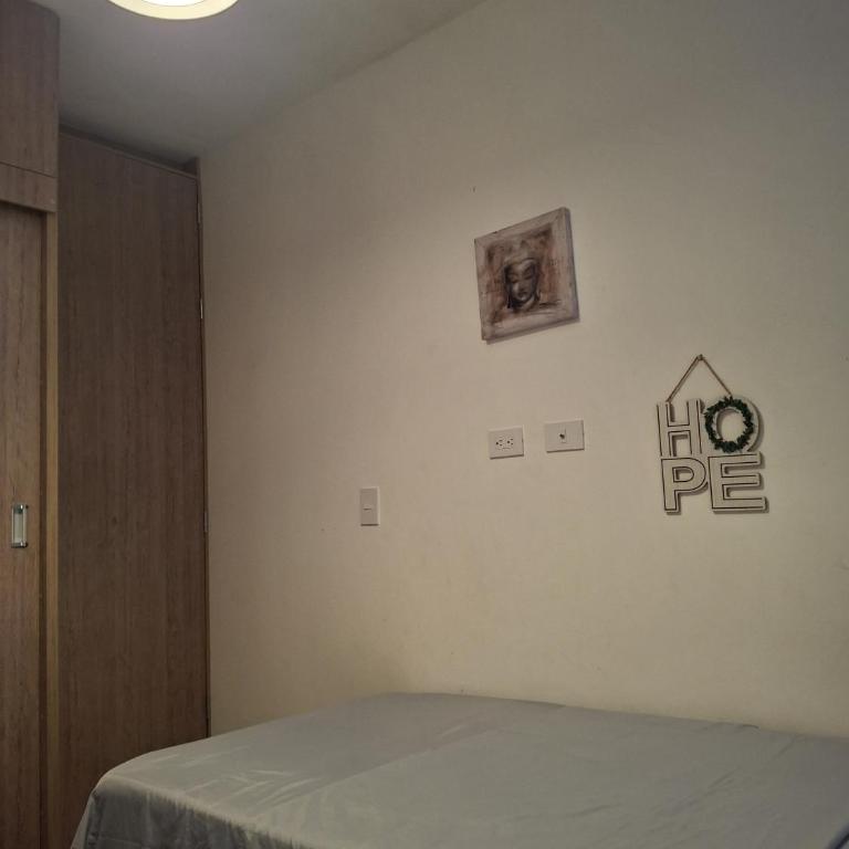 Apto amoblado con aire, piscina y parqueadero en Valledupar - Two-Bedroom Apartment - 31