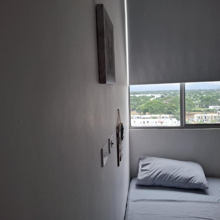 Apto amoblado con aire, piscina y parqueadero en Valledupar - Two-Bedroom Apartment - 30