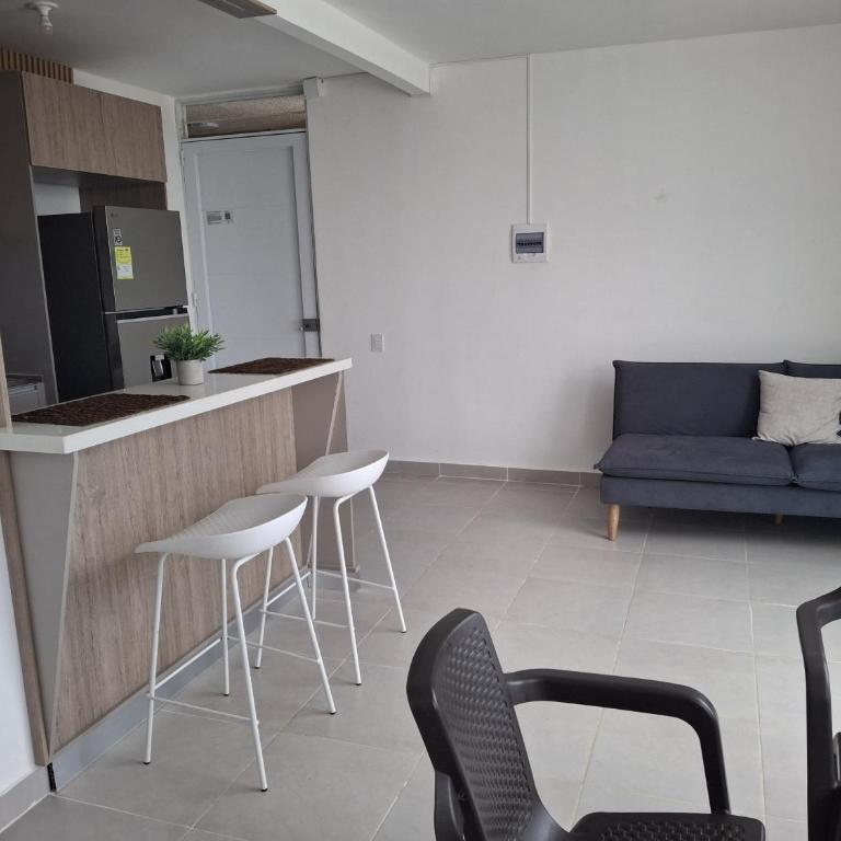 Apto amoblado con aire, piscina y parqueadero en Valledupar - Two-Bedroom Apartment - 9