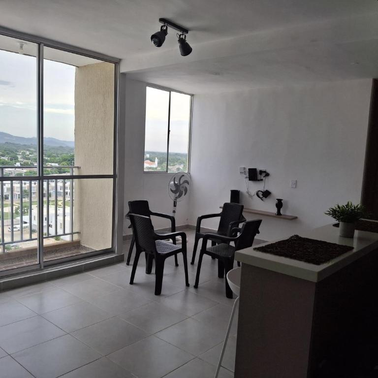 Apto amoblado con aire, piscina y parqueadero en Valledupar - Two-Bedroom Apartment - 12