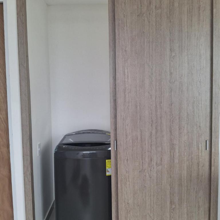 Apto amoblado con aire, piscina y parqueadero en Valledupar - Two-Bedroom Apartment - 36