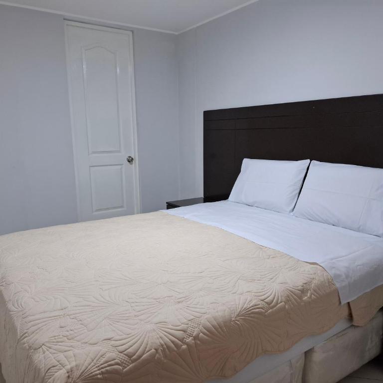 Apartamento en condominio cerca a Plaza Norte - Three-Bedroom Apartment - 12