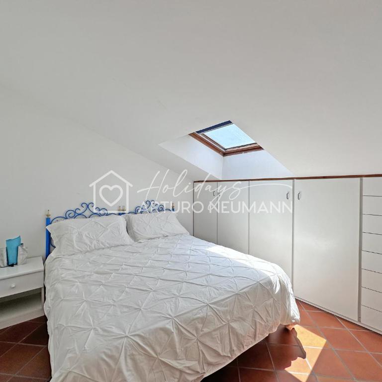 239 - Comoda mansarda in centro a Sirolo, con vista mare - POSTO AUTO E ARIA CONDIZIONATA INCLUSI - SPIAGGIA WHITE BEACH CLUB OMAGGIO dal lun al ven FINO AL 02-08 - Appartamento con 2 Camere da Letto - 5