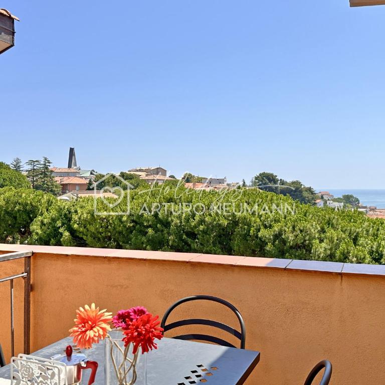 239 - Comoda mansarda in centro a Sirolo, con vista mare - POSTO AUTO E ARIA CONDIZIONATA INCLUSI - SPIAGGIA WHITE BEACH CLUB OMAGGIO dal lun al ven FINO AL 02-08 - Appartamento con 2 Camere da Letto - 12