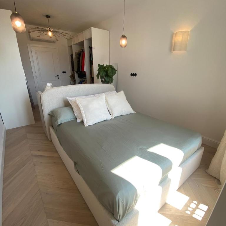 Beautiful and bright 2 rooms - One-Bedroom Apartment - 3