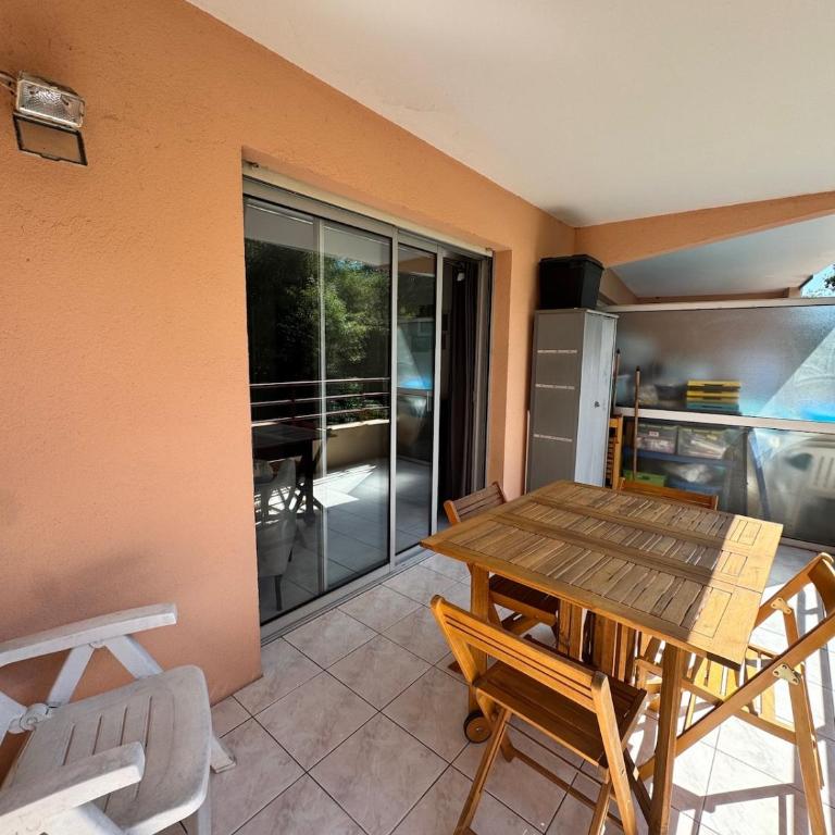 Charmant 2pcs - parking - piscine - Appartement 1 Chambre - 22