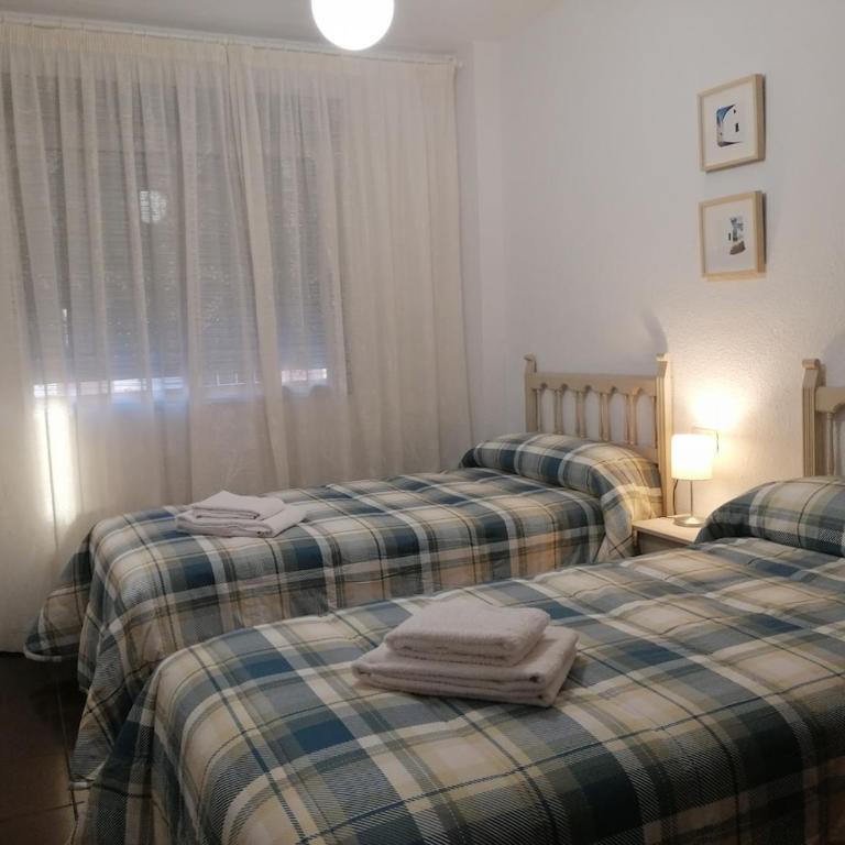 Playa del Torreón, apartamento amplio con vistas al mar y a la montaña, piscina y parking - Apartment - 12