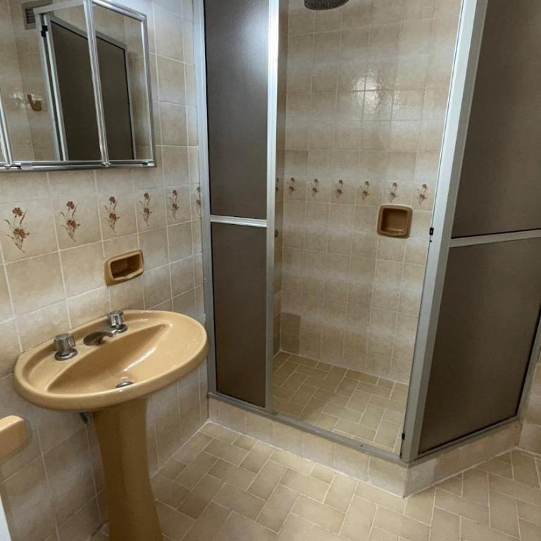 Depto en zona shopping y puente - Apartamento de 3 dormitorios - 13