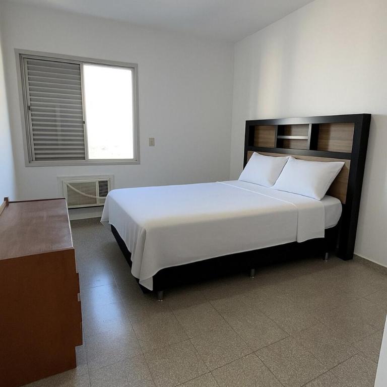 Depto en zona shopping y puente - Apartamento de 3 dormitorios - 17