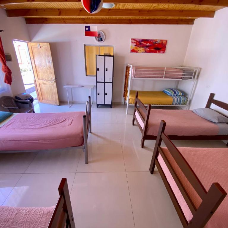 Travel House - Family Room with Shared Bathroom - 1