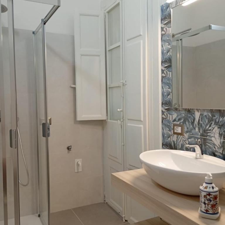 WHITE MOON CAGLIARI via Dettori 5 Centro - One-Bedroom Apartment - 2