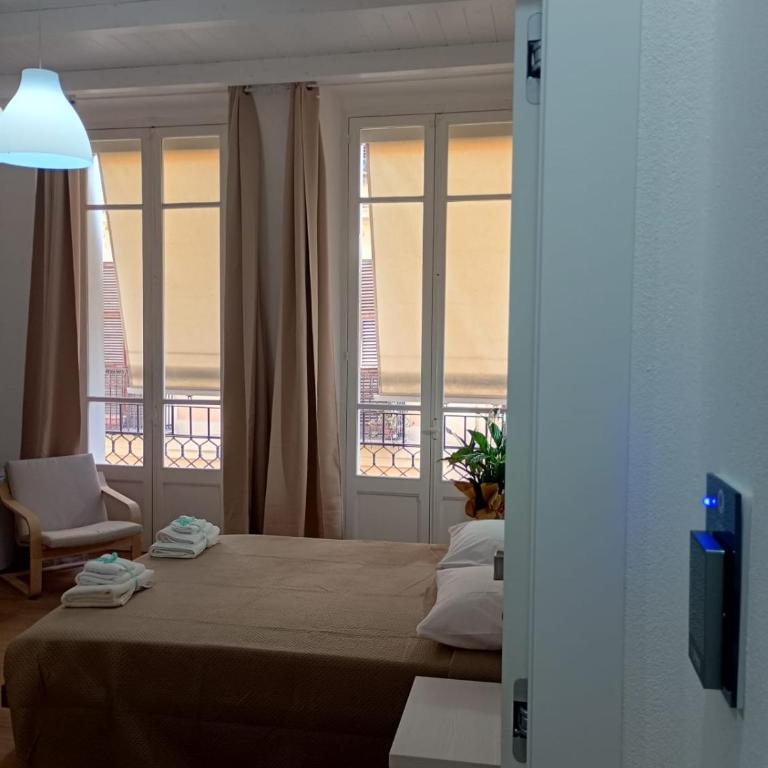 WHITE MOON CAGLIARI via Dettori 5 Centro - One-Bedroom Apartment - 1