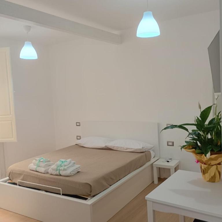 WHITE MOON CAGLIARI via Dettori 5 Centro - One-Bedroom Apartment - 3