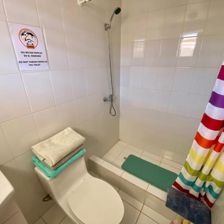 Hostal Travel House - Habitación Triple Económica - 6