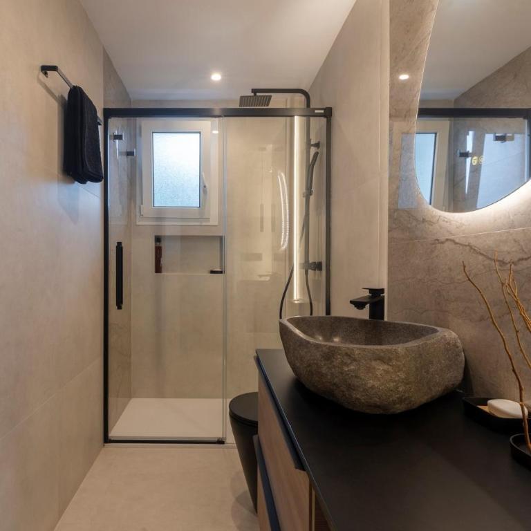 Atico Dúplex en Estepona con Vistas al Mar y Montaña a 10 min de la Playa - Apartamento de 3 dormitorios - 54
