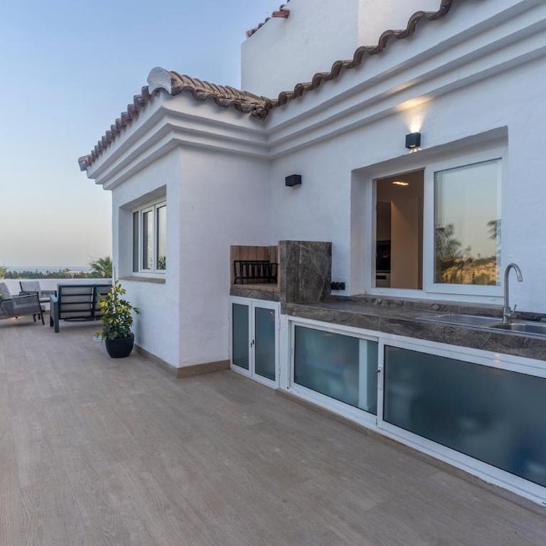 Atico Dúplex en Estepona con Vistas al Mar y Montaña a 10 min de la Playa - Apartamento de 3 dormitorios - 34