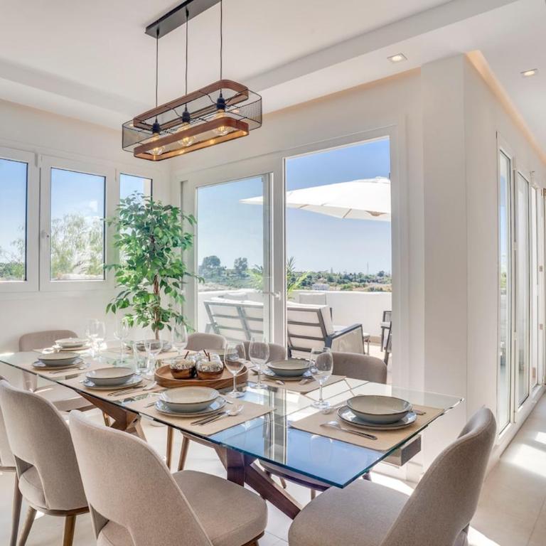 Atico Dúplex en Estepona con Vistas al Mar y Montaña a 10 min de la Playa - Apartamento de 3 dormitorios - 18